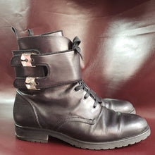 Load image into Gallery viewer, Online Vintage Shop, Vintage Clothing Boutique, Vintage, Women's Clothing, Seconhand, Distressed Vintage Designs, Sustainable Fashion