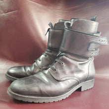 Load image into Gallery viewer, Online Vintage Shop, Vintage Clothing Boutique, Vintage, Women's Clothing, Seconhand, Distressed Vintage Designs, Sustainable Fashion