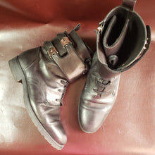 Load image into Gallery viewer, Online Vintage Shop, Vintage Clothing Boutique, Vintage, Women's Clothing, Seconhand, Distressed Vintage Designs, Sustainable Fashion