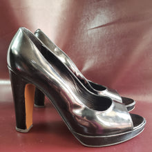 Load image into Gallery viewer, Online Vintage Shop, Vintage Clothing Boutique, Vintage, Women's Clothing, Seconhand, Distressed Vintage Designs, Sustainable Fashion