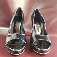 Load image into Gallery viewer, Online Vintage Shop, Vintage Clothing Boutique, Vintage, Women's Clothing, Seconhand, Distressed Vintage Designs, Sustainable Fashion