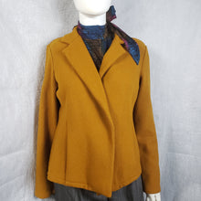 Load image into Gallery viewer, Online Vintage Shop, Vintage Clothing Boutique, Vintage, Women's Clothing, Seconhand, Distressed Vintage Designs, Sustainable Fashion