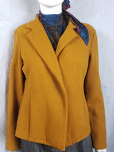 Load image into Gallery viewer, Online Vintage Shop, Vintage Clothing Boutique, Vintage, Women's Clothing, Seconhand, Distressed Vintage Designs, Sustainable Fashion