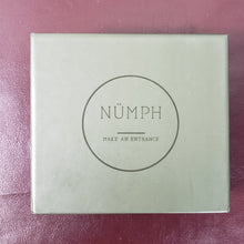 Load image into Gallery viewer, Online Vintage Shop, Vintage Clothing Boutique, Vintage, Women's Clothing, Seconhand, Distressed Vintage Designs, Sustainable Fashion