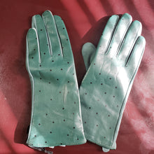 Load image into Gallery viewer, Online Vintage Shop, Vintage Clothing Boutique, Vintage, Women's Clothing, Seconhand, Distressed Vintage Designs, Sustainable Fashion