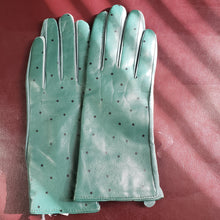 Load image into Gallery viewer, Online Vintage Shop, Vintage Clothing Boutique, Vintage, Women's Clothing, Seconhand, Distressed Vintage Designs, Sustainable Fashion