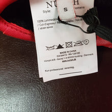 Load image into Gallery viewer, Online Vintage Shop, Vintage Clothing Boutique, Vintage, Women's Clothing, Seconhand, Distressed Vintage Designs, Sustainable Fashion