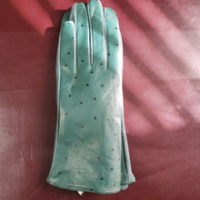 Load image into Gallery viewer, Online Vintage Shop, Vintage Clothing Boutique, Vintage, Women's Clothing, Seconhand, Distressed Vintage Designs, Sustainable Fashion