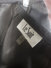 Load image into Gallery viewer, Online Vintage Shop, Vintage Clothing Boutique, Vintage, Women's Clothing, Seconhand, Distressed Vintage Designs, Sustainable Fashion