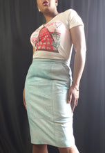 Load image into Gallery viewer, Online Vintage Shop, Vintage Clothing Boutique, Vintage, Women's Clothing, Seconhand, Distressed Vintage Designs, Sustainable Fashion