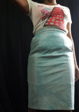 Load image into Gallery viewer, Online Vintage Shop, Vintage Clothing Boutique, Vintage, Women's Clothing, Seconhand, Distressed Vintage Designs, Sustainable Fashion