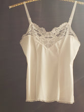 Load image into Gallery viewer, Online Vintage Shop, Vintage Clothing Boutique, Vintage, Women's Clothing, Seconhand, Distressed Vintage Designs, Sustainable Fashion