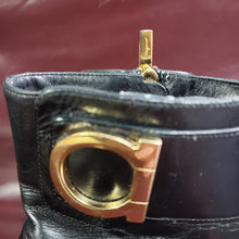 Load image into Gallery viewer, Online Vintage Shop, Vintage Clothing Boutique, Vintage, Women's Clothing, Seconhand, Distressed Vintage Designs, Sustainable Fashion