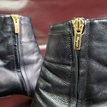 Load image into Gallery viewer, Online Vintage Shop, Vintage Clothing Boutique, Vintage, Women's Clothing, Seconhand, Distressed Vintage Designs, Sustainable Fashion