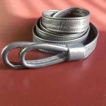 Load image into Gallery viewer, Online Vintage Shop, Vintage Clothing Boutique, Vintage, Women's Clothing, Seconhand, Distressed Vintage Designs, Sustainable Fashion