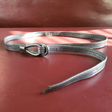 Load image into Gallery viewer, Online Vintage Shop, Vintage Clothing Boutique, Vintage, Women's Clothing, Seconhand, Distressed Vintage Designs, Sustainable Fashion