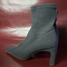 Load image into Gallery viewer, Online Vintage Shop, Vintage Clothing Boutique, Vintage, Women's Clothing, Seconhand, Distressed Vintage Designs, Sustainable Fashion