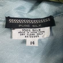 Load image into Gallery viewer, Online Vintage Shop, Vintage Clothing Boutique, Vintage, Women's Clothing, Seconhand, Distressed Vintage Designs, Sustainable Fashion