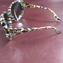 Load image into Gallery viewer, Online Vintage Shop, Vintage Clothing Boutique, Vintage, Women's Clothing, Seconhand, Distressed Vintage Designs, Sustainable Fashion