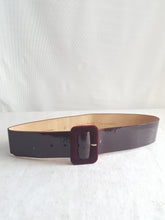 Load image into Gallery viewer, Online Vintage Shop, Vintage Clothing Boutique, Vintage, Women's Clothing, Seconhand, Distressed Vintage Designs, Sustainable Fashion