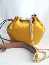 Load image into Gallery viewer, Online Vintage Shop, Vintage Clothing Boutique, Vintage, Women's Clothing, Seconhand, Distressed Vintage Designs, Sustainable Fashion