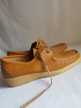 Load image into Gallery viewer, Online Vintage Shop, Vintage Clothing Boutique, Vintage, Women's Clothing, Seconhand, Distressed Vintage Designs, Sustainable Fashion