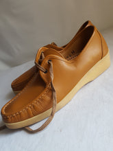 Load image into Gallery viewer, Online Vintage Shop, Vintage Clothing Boutique, Vintage, Women's Clothing, Seconhand, Distressed Vintage Designs, Sustainable Fashion