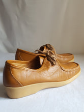 Load image into Gallery viewer, Online Vintage Shop, Vintage Clothing Boutique, Vintage, Women's Clothing, Seconhand, Distressed Vintage Designs, Sustainable Fashion