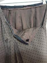 Load image into Gallery viewer, Online Vintage Shop, Vintage Clothing Boutique, Vintage, Women's Clothing, Seconhand, Distressed Vintage Designs, Sustainable Fashion