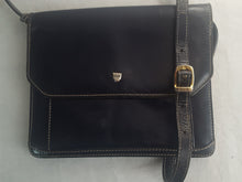 Load image into Gallery viewer, Online Vintage Shop, Vintage Clothing Boutique, Vintage, Women's Clothing, Seconhand, Distressed Vintage Designs, Sustainable Fashion