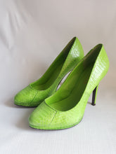 Load image into Gallery viewer, Online Vintage Shop, Vintage Clothing Boutique, Vintage, Women's Clothing, Seconhand, Distressed Vintage Designs, Sustainable Fashion