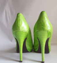 Load image into Gallery viewer, Online Vintage Shop, Vintage Clothing Boutique, Vintage, Women's Clothing, Seconhand, Distressed Vintage Designs, Sustainable Fashion