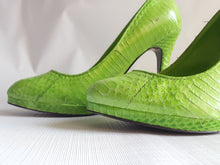 Load image into Gallery viewer, Online Vintage Shop, Vintage Clothing Boutique, Vintage, Women's Clothing, Seconhand, Distressed Vintage Designs, Sustainable Fashion