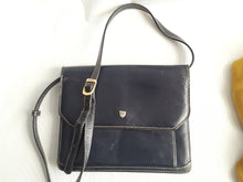 Load image into Gallery viewer, Online Vintage Shop, Vintage Clothing Boutique, Vintage, Women's Clothing, Seconhand, Distressed Vintage Designs, Sustainable Fashion