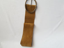 Load image into Gallery viewer, Online Vintage Shop, Vintage Clothing Boutique, Vintage, Women's Clothing, Seconhand, Distressed Vintage Designs, Sustainable Fashion