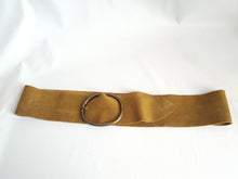 Load image into Gallery viewer, Online Vintage Shop, Vintage Clothing Boutique, Vintage, Women's Clothing, Seconhand, Distressed Vintage Designs, Sustainable Fashion