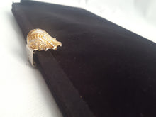 Load image into Gallery viewer, Online Vintage Shop, Vintage Clothing Boutique, Vintage, Women's Clothing, Seconhand, Distressed Vintage Designs, Sustainable Fashion