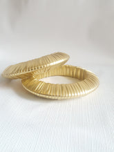 Load image into Gallery viewer, Online Vintage Shop, Vintage Clothing Boutique, Vintage, Women's Clothing, Seconhand, Distressed Vintage Designs, Sustainable Fashion