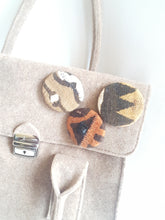 Load image into Gallery viewer, Online Vintage Shop, Vintage Clothing Boutique, Vintage, Women's Clothing, Seconhand, Distressed Vintage Designs, Sustainable Fashion