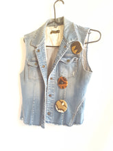 Load image into Gallery viewer, Online Vintage Shop, Vintage Clothing Boutique, Vintage, Women's Clothing, Seconhand, Distressed Vintage Designs, Sustainable Fashion