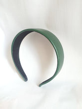 Load image into Gallery viewer, Online Vintage Shop, Vintage Clothing Boutique, Vintage, Women's Clothing, Seconhand, Distressed Vintage Designs, Sustainable Fashion