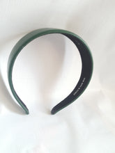 Load image into Gallery viewer, Online Vintage Shop, Vintage Clothing Boutique, Vintage, Women's Clothing, Seconhand, Distressed Vintage Designs, Sustainable Fashion