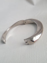 Load image into Gallery viewer, Online Vintage Shop, Vintage Clothing Boutique, Vintage, Women's Clothing, Seconhand, Distressed Vintage Designs, Sustainable Fashion