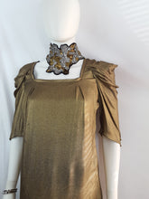 Load image into Gallery viewer, Online Vintage Shop, Vintage Clothing Boutique, Vintage, Women's Clothing, Seconhand, Distressed Vintage Designs, Sustainable Fashion