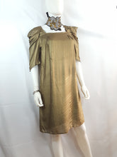 Load image into Gallery viewer, Online Vintage Shop, Vintage Clothing Boutique, Vintage, Women's Clothing, Seconhand, Distressed Vintage Designs, Sustainable Fashion