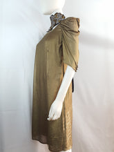 Load image into Gallery viewer, Online Vintage Shop, Vintage Clothing Boutique, Vintage, Women's Clothing, Seconhand, Distressed Vintage Designs, Sustainable Fashion