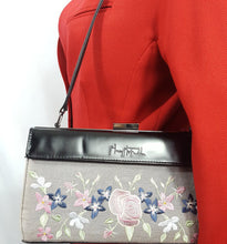 Load image into Gallery viewer, Online Vintage Shop, Vintage Clothing Boutique, Vintage, Women's Clothing, Seconhand, Distressed Vintage Designs, Sustainable Fashion