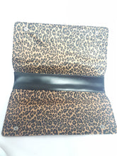 Load image into Gallery viewer, Online Vintage Shop, Vintage Clothing Boutique, Vintage, Women's Clothing, Seconhand, Distressed Vintage Designs, Sustainable Fashion