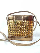 Load image into Gallery viewer, Online Vintage Shop, Vintage Clothing Boutique, Vintage, Women's Clothing, Seconhand, Distressed Vintage Designs, Sustainable Fashion