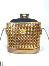 Load image into Gallery viewer, Online Vintage Shop, Vintage Clothing Boutique, Vintage, Women's Clothing, Seconhand, Distressed Vintage Designs, Sustainable Fashion